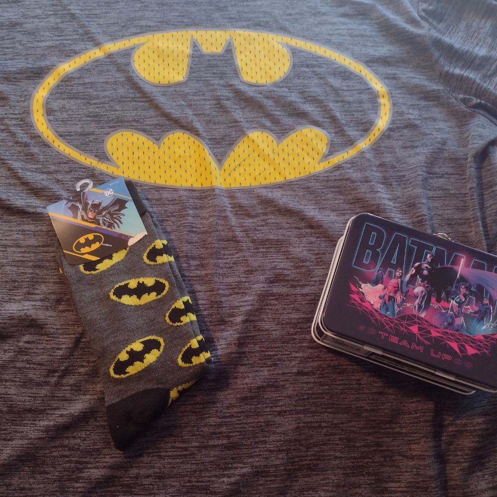Batman, Men's Xlg T-shirt w NEW Mini Tin & Socks & Thank You Gift
